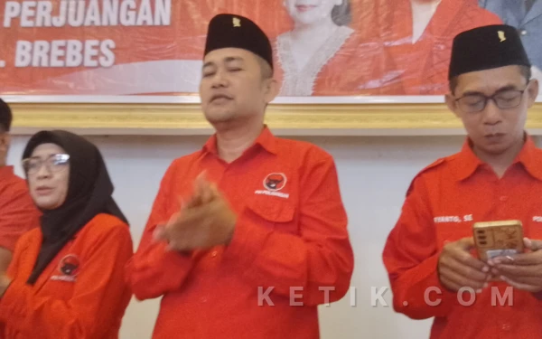 Kejutan di HUT PDI P, Mantan Wakil Bupati Brebes Kembali Muncul Usai Lama 'Menghilang'