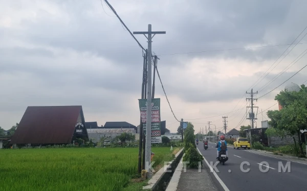 Dilema Kabel Semrawut, Diskominfo Sleman Pilih Diikat Rapi Ketimbang Tanam Tanah demi Hemat APBD