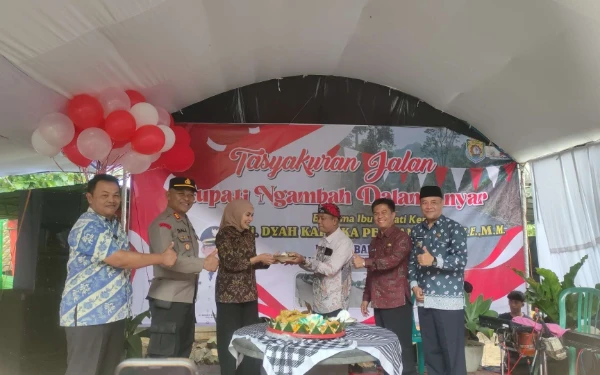 Warga Banjaran Kabupaten Kendal Lega, Jalan Rusak 15 Tahun Akhirnya Mulus