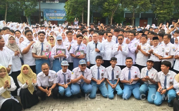 Pastikan MBG Sesuai Standar BGN, Menko Pangan Zulhas Tinjau SMAN 1 Kebomas Gresik