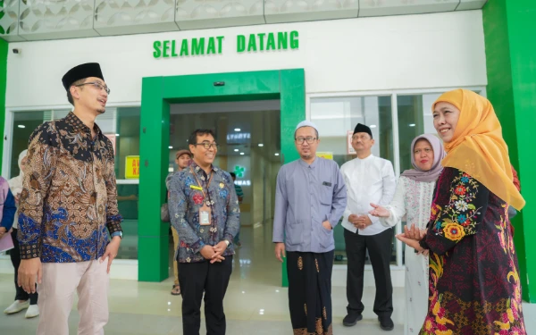 Tinjau RSUD Syamrabu Bangkalan, Inovasi Farmasi Robotik Dapat Perhatian Khusus dari Gubernur Khofifah