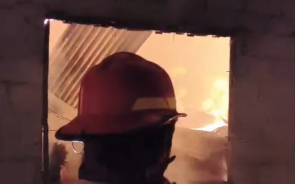 Gudang Tembakau di Arjasa Jember Terbakar Hebat, Dua Bangunan Ludes Dilalap Api