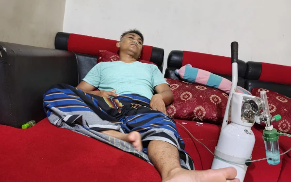Belasan Petugas Damkar Jember Lemas Usai Padamkan Gudang Tembakau Selama 12 Jam