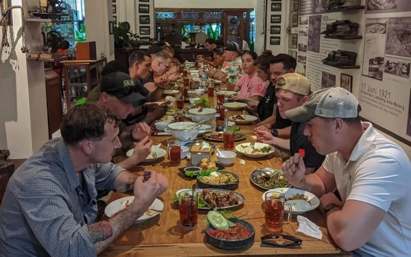Thumbnail Berita - Rumah Makan Inggil Kota Malang Sajikan Kuliner Tradisional Bernuansa Sejarah dan Budaya