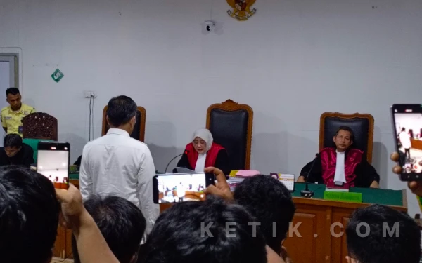 Tangis Pecah di PN Palembang, Fitrianti Agustinda dan Suami Divonis 7 Tahun 6 Bulan Penjara