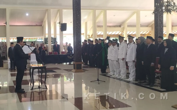 Lantik 15 Pejabat Pemkab Bondowoso, Bupati Abdul Hamid Tekankan Profesionalisme dan Pelayanan Tanpa Sekat