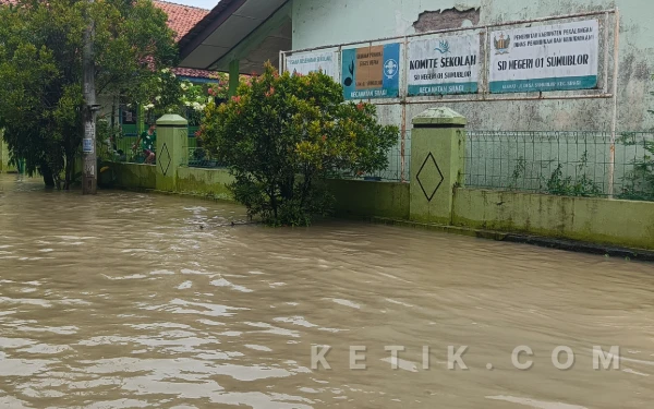 SD Negeri 01 Sumublor Sragi Terendam Banjir, KBM Terpaksa Diliburkan
