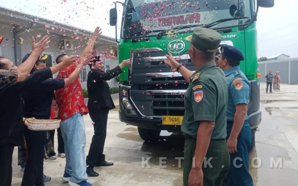 Wali Kota Dedy Lepas Ekspor Perdana 2 Kontainer Sepatu ke Spanyol, dari Tegal Siap Merajai Pasar Eropa