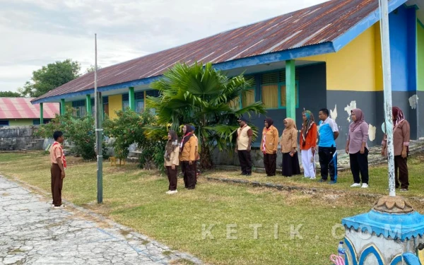 Perkuat Karakter Siswa, SMPN 3 Halmahera Selatan Gelar Upacara Pembukaan dan Pelantikan Pramuka
