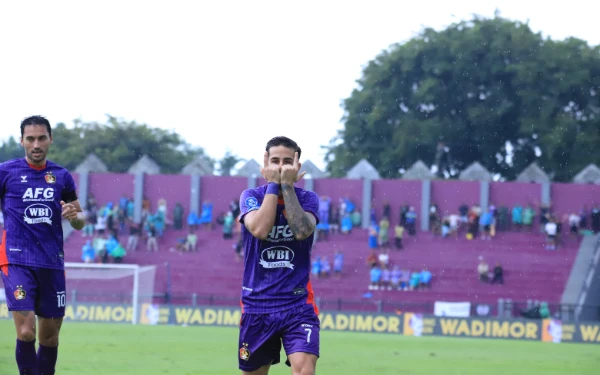 Ernesto Gomez Tampil Impresif di Laga Debut Bersama Persik, Cetak 1 Gol dan Raih Player Of The Match