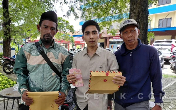 Thumbnail Berita - Perkara Dana Rumpon Petronas, Nelayan Sampang Serahkan Uang Tunai Rp6 Juta ke Polda Jatim