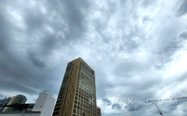 Thumbnail Berita - Cuaca Kota Jakarta dan Bandung 10 Februari 2026 Cerah Berawan, Denpasar Hujan Ringan