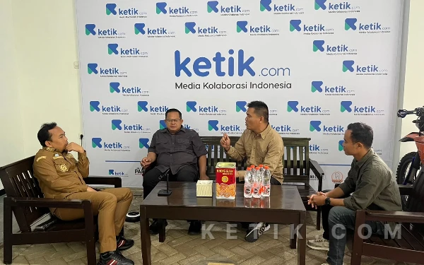 Thumbnail Berita - Momen HPN, Waka II DPRD Kota Malang Trio Agus Sambangi Graha Ketik.com