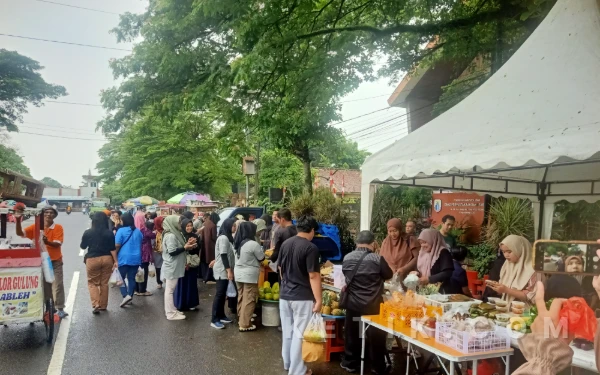 Minyak Goreng dan Telur Ludes, GPM di Rangkasbitung Diserbu Warga