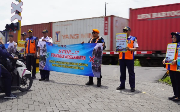 Dorong Keselamatan Transportasi, KAI Daop 8 Surabaya Bersama Dishub Kota Surabaya Gelar Edukasi Perlintasan Sebidang