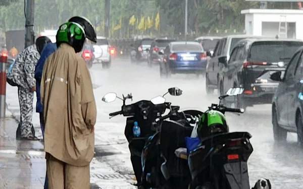 Thumbnail Prakiraan Cuaca 16 Februari 2026: Surabaya dan Malang Diprakirakan Hujan Ringan