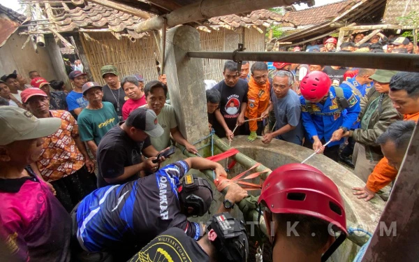 Jeritan dari Sumur Gegerkan Warga, Pria di Bondowoso Diselamatkan Tim Gabungan
