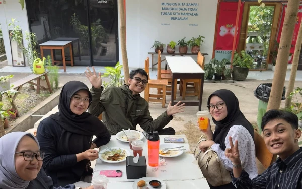 Thumbnail Berita - Depot 2 Legenda Malang: Chinese Food Halal Harga Mahasiswa, Nasi Ayam Kungpao-nya Juara!
