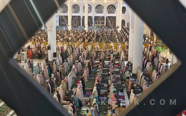 Thumbnail Berita - Lebih Utama Ba’diyah Isya atau Tarawih? Ini Dalil dan Penjelasannya