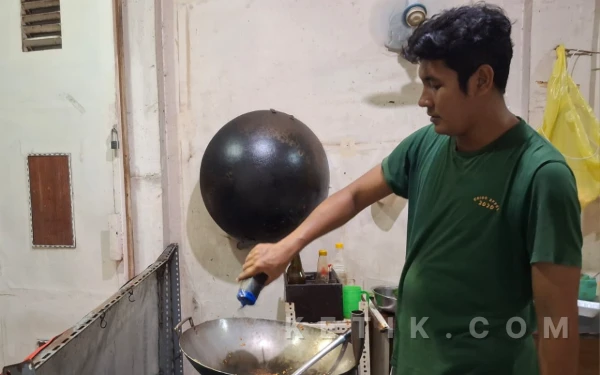 Nasgor Ganas UINSA: Sensasi Pedas yang Bikin Lidah Panas dan Ketagihan!