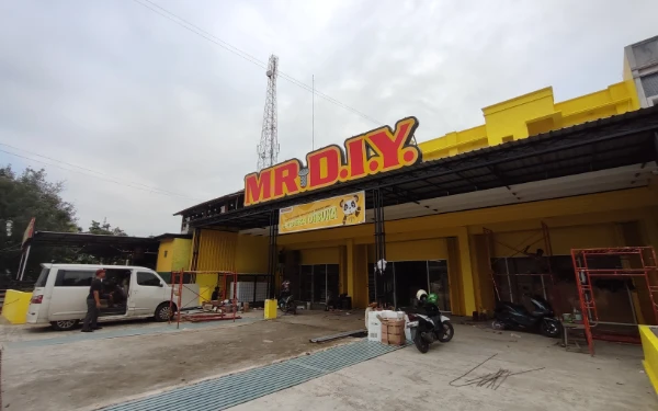 Thumbnail Berita - Bandel, Toko Modern Berjaringan MR DIY di Jombang Belum Kantongi Syarat Perizinan