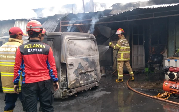 Thumbnail Berita - Las Mobil Berujung Petaka, Dua Rumah dan Kendaraan di Kota Malang Hangus Terbakar