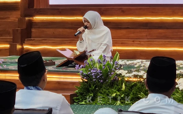Thumbnail Berita - Tampil di Hadapan Gubernur Khofifah di Grahadi, Siswi SMAN 8  ini Buktikan Prestasi Tilawah Bisa Lahir dari Pendidikan Umum