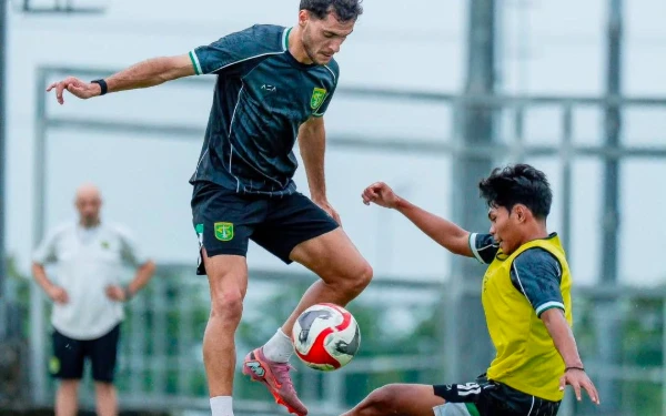 Bernardo Tavares Perbaiki Pertahanan Persebaya Jelang Lawan PSM