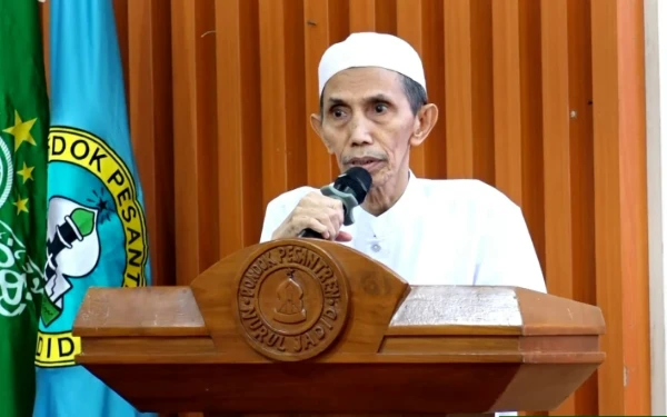Thumbnail Berita - Kiai Zuhri Zaini: Ibadah Bukan Beban, Tapi Kebutuhan