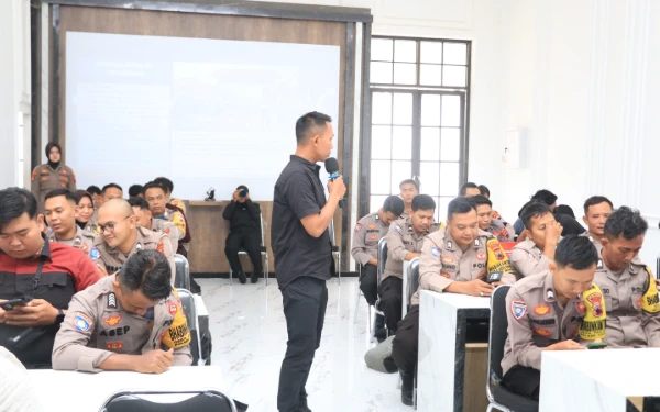 Thumbnail Berita - Polres Tegal Siapkan Personel Hadapi Era Digital Lewat Pelatihan AI