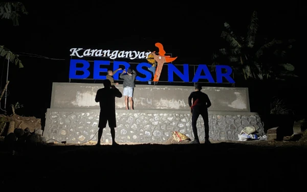 Simbol Spirit Warga, “Karanganyar Bersinar” jadi Ikon Baru Desa di Plantungan Kendal