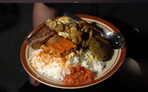 Wajib Coba! Kuliner Malam di Kota Malang Sego Penjara Mami Cukam, Penyelamat Dompet Akhir Bulan