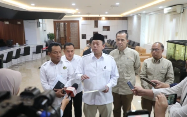 Thumbnail Berita - Nusron Wahid Pastikan Hak Masyarakat Transmigrasi Kalsel akan Diselesaikan