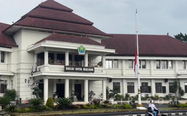 Duka Mendalam, Balai Kota Malang Kibarkan Bendera Setengah Tiang untuk Try Sutrisno