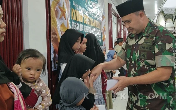 Sentuhan Kasih TNI di Bulan Suci, Kodim 0813 Bojonegoro Santuni Dhuafa dan Gelar Bazar di KDMP Kalitidu