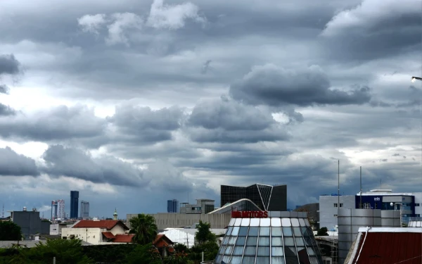 Thumbnail Berita - Kota Kediri dan Blitar Diperkirakan Berawan 3 Maret 2026, Cek Info Cuaca Jawa Timur