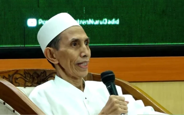 Thumbnail Berita - KH Moh. Zuhri Zaini: Sedekah Bukan Hanya Harta, Tutur Kata Baik Juga Bernilai di Hadapan Allah