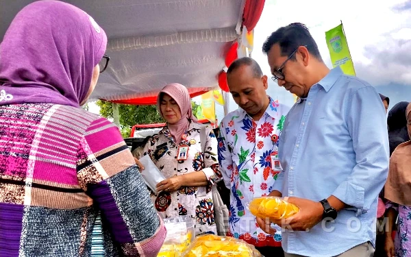 Tekan Inflasi, Pemkot Batu Jual Beras SPHP Rp55 Ribu di Pasar Murah Bulukerto