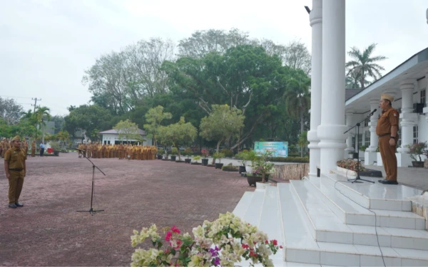 Pimpin Apel Gabungan, Sekda Asahan Tekankan Disiplin ASN di Bulan Ramadan 1447 H