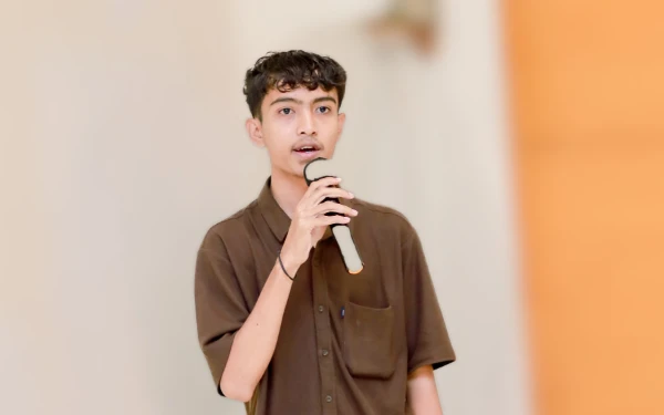 Mengenal Hengki Fernando, Mahasiswa UINSA yang Aktif Berprestasi dan Menggerakkan Diskusi Intelektual