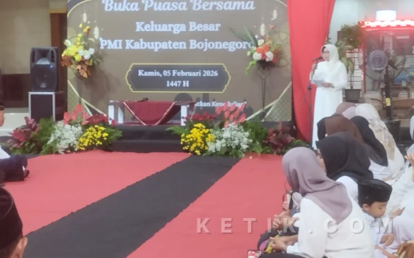 Thumbnail Ketua PMI Bojonegoro Ninik Susmiati Gelar Bukber dan Santuni Dhuafa