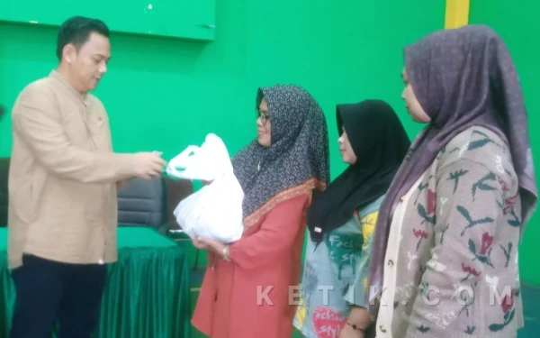 Waka DPRD Kabupaten Bandung Turun Langsung dan Beri Cashback ke Warga