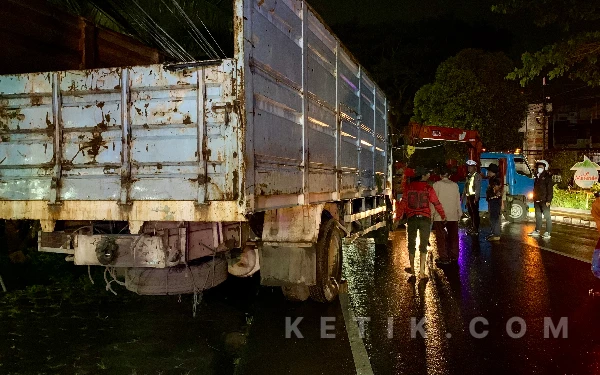 Thumbnail Usai Sopir Jadi Tersangka, Polres Batu Periksa Pemilik Truk dalam Kasus Kecelakaan Maut