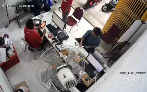 Thumbnail Diduga Ancam Petugas JNT dengan Celurit, Seorang Pria di Gresik Diamankan Polisi