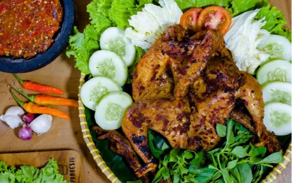 Mengenal Ayam Ingkung, Hidangan Tradisional yang Hadir Saat Lebaran