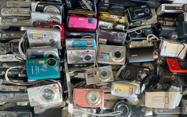 Thumbnail Berita - Nostalgia! Mengapa Kamera Digital Jadul Kembali Jadi Primadona di Saku Gen Z