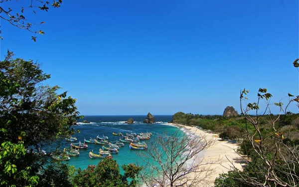 Pantai Papuma Jember, Surga Pasir Putih yang Cocok Jadi Destinasi Libur Lebaran Bersama Keluarga