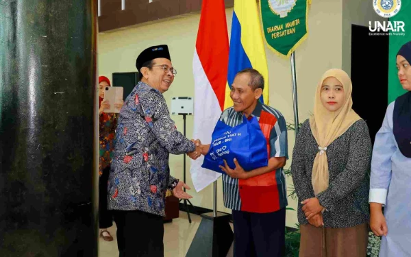 Thumbnail Berita - DWP Unair Bersama BNI Gelar Baksos Ramadan, 1.000 Paket Sembako Disalurkan