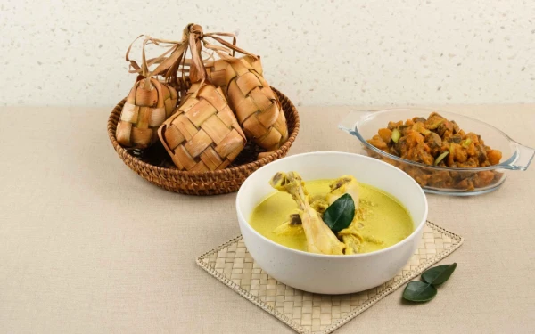 Ketupat dan Opor Ayam Jadi Menu Favorit yang Selalu Hadir Saat Lebaran