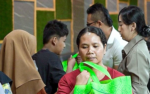 Berbagi Berkah Ramadan, Hexa Luxury di Tulungagung Salurkan Ratusan Paket Sembako untuk Warga Kutoanyar